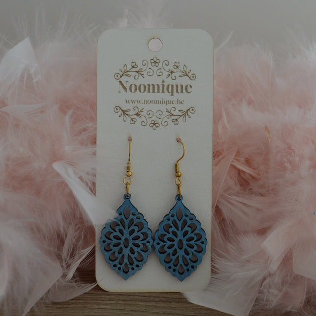 Royal Lace · Metallic Blue